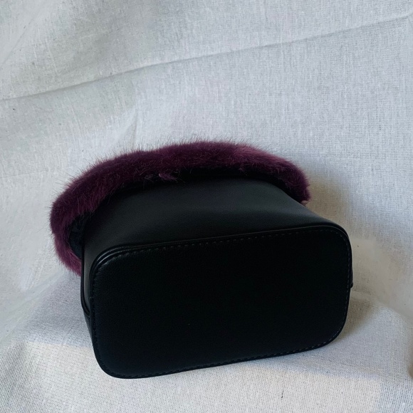 Vegan Leather Faux Fur Top Handle Handbag - Black Purple - Picture 7 of 7